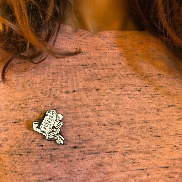 💔☠️ New Unique Grunge Enamel Pin / Brooch ☠️💔 - Picture 2 of 4